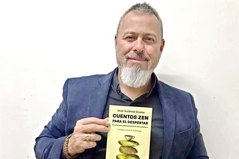 Javier Gutiérrez Ornelas, especialista en mindfulness, y su libro Cuentos zen para el despertar.