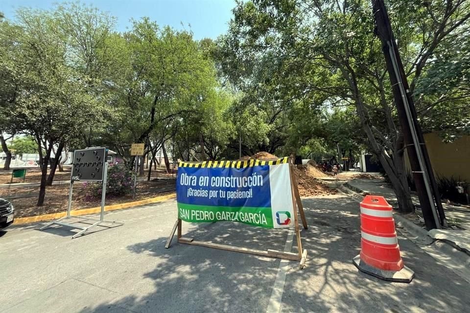 La introducción de un drenaje pluvial en la Avenida Fuentes del Valle provoca gran congestionamiento en calles como Vía Popilia.