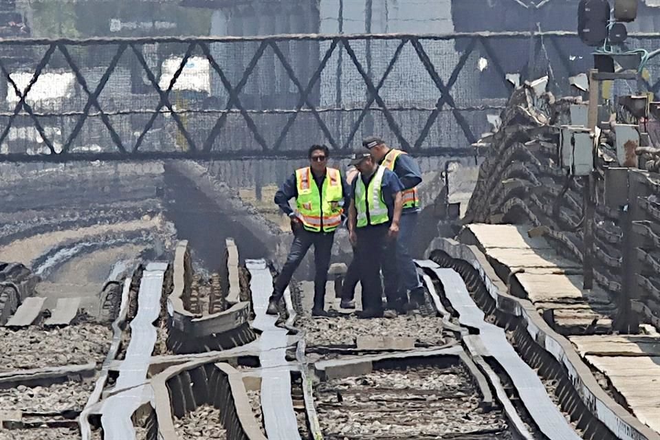 Trabajadores del Metro realizaban maniobras en mediodía el paso de convoyes.