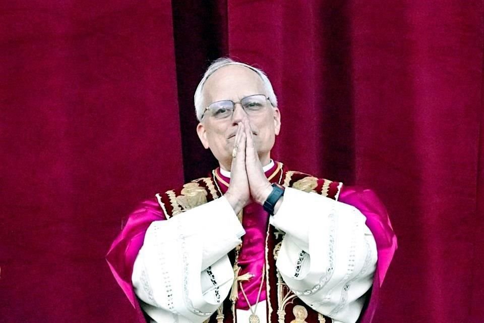 Robert Francis Prevost nació en Chicago hace 69 años. Su papá fue francés y su madre española. Estuvo 20 años en Perú y obtuvo la nacionalidad de ese país. Luego fue a Roma y desde ayer es el Papa.