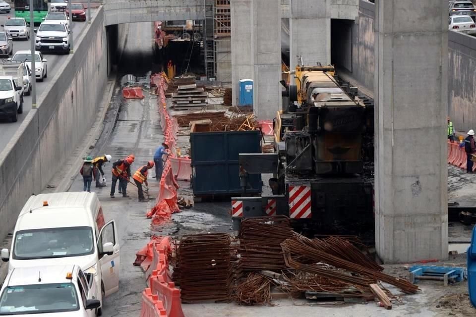 La grúa que se incendió es usada en los trabajos de la Línea 6 del Metro.