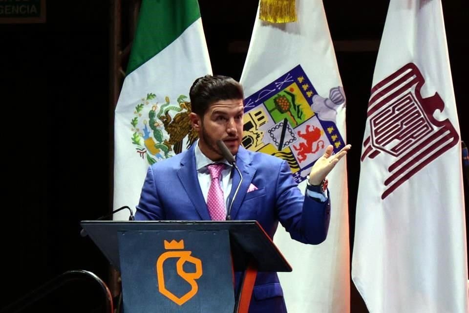 El Gobernador aseguró que su madre quería que él fuera Papa.