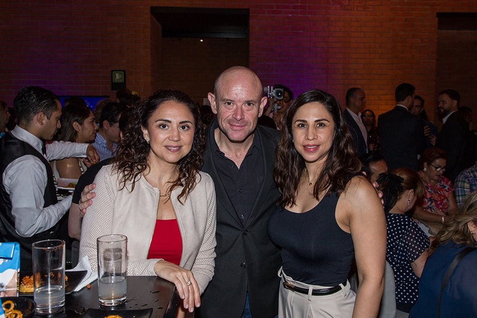 Martha Rodríguez de Hernández, Sergio Mercado y Marcela Barco.