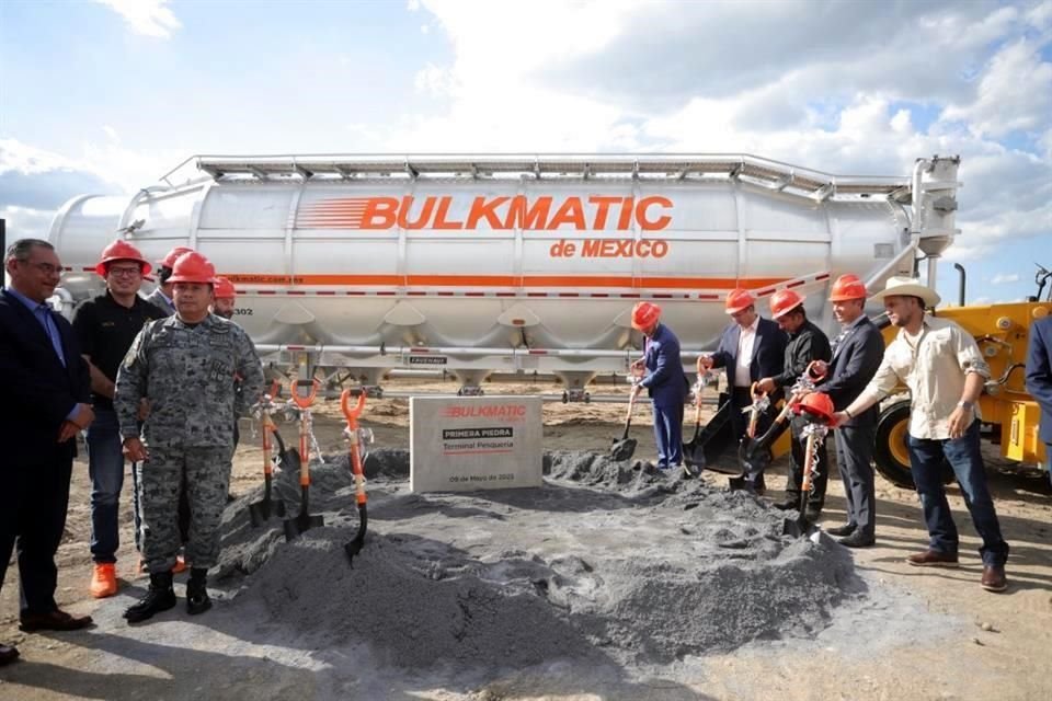 El Mandatario acudió al inicio de la construcción de un centro logístico ferroviario de la empresa estadounidense Bulkmatic, en Pesquería.