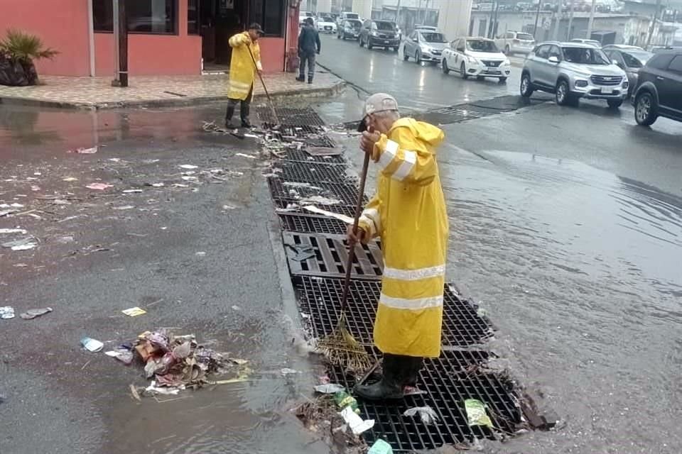 La Secretaría de Servicios Públicos informó que se atendieron 29 rejillas, de donde se recolectaron 12 toneladas de basura.