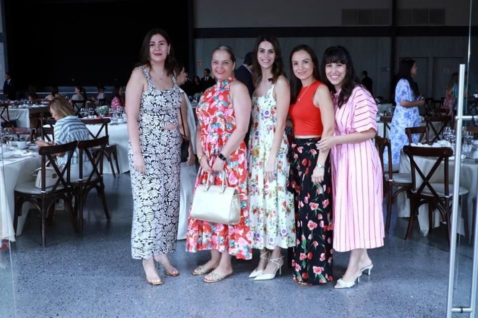Daniela Quevedo, Betty Rodríguez, Melissa Souza, Lorena Flores y Gabriela Gutiérrez