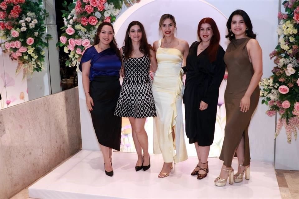 Daniela Ortiz, Alejandra Garza, Diana García, Caro Carvajal y Giovanna Suárez