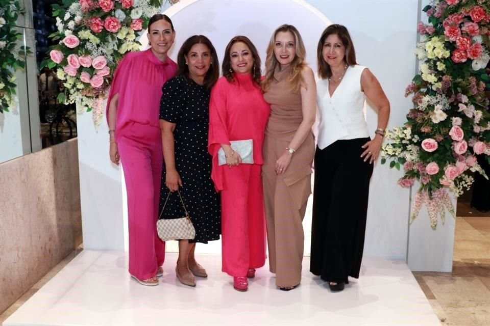 Lorena Álvarez, Norely Infante, Mony González, María José Rivera y Betty Silva de Morton