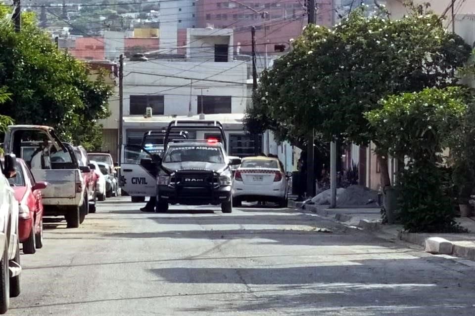 Alrededor de las 16:00 horas la calle Bari, fue cerrada con un cordón desde la calle Marzala, en la mencionada colonia.