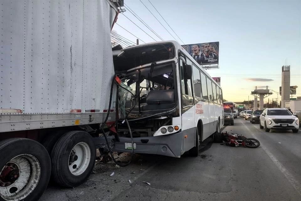 El accidente fue reportado a las 19:40 horas, en la Carretera Miguel Alemán y Julián Treviño, a la altura de la Colonia Unidad Habitacional Independencia, informó una fuente.