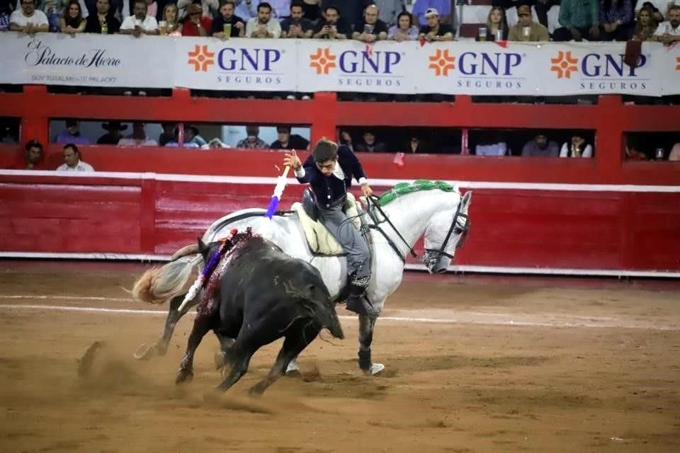 Arturo Gilio fue el triunfador de la corrida inaugural de la temporada 2025 en la Monumental Monterrey; Guillermo Hermoso de Mendoza cortó un apéndice y Diego San Román salió con las manos vacías.