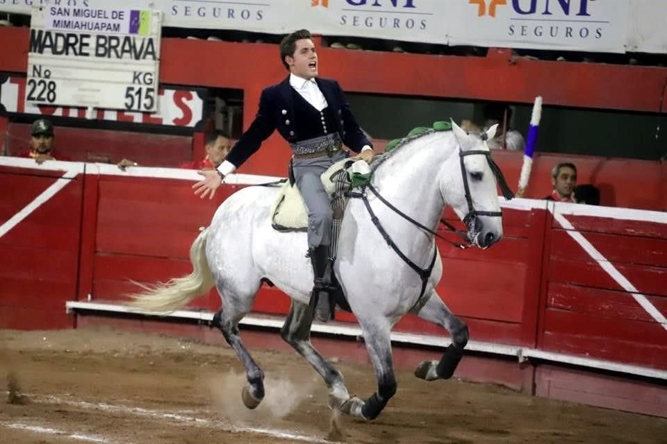 Arturo Gilio fue el triunfador de la corrida inaugural de la temporada 2025 en la Monumental Monterrey; Guillermo Hermoso de Mendoza cortó un apéndice y Diego San Román salió con las manos vacías.