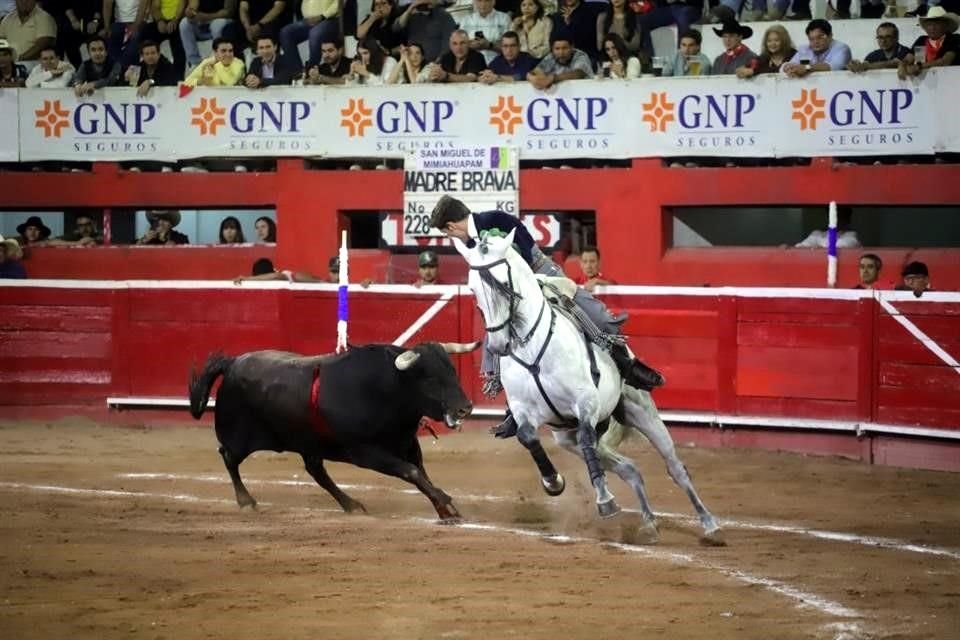Arturo Gilio fue el triunfador de la corrida inaugural de la temporada 2025 en la Monumental Monterrey; Guillermo Hermoso de Mendoza cortó un apéndice y Diego San Román salió con las manos vacías.