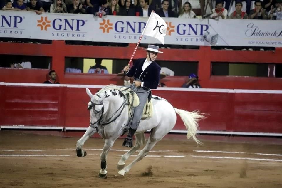 Arturo Gilio fue el triunfador de la corrida inaugural de la temporada 2025 en la Monumental Monterrey; Guillermo Hermoso de Mendoza cortó un apéndice y Diego San Román salió con las manos vacías.