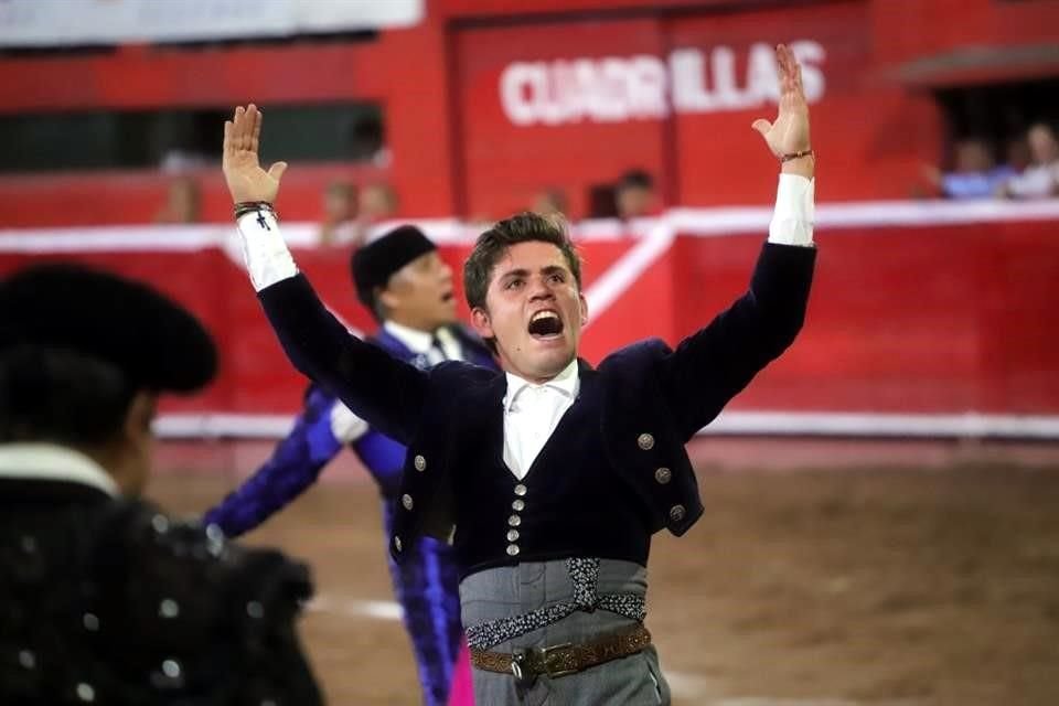 Arturo Gilio fue el triunfador de la corrida inaugural de la temporada 2025 en la Monumental Monterrey; Guillermo Hermoso de Mendoza cortó un apéndice y Diego San Román salió con las manos vacías.