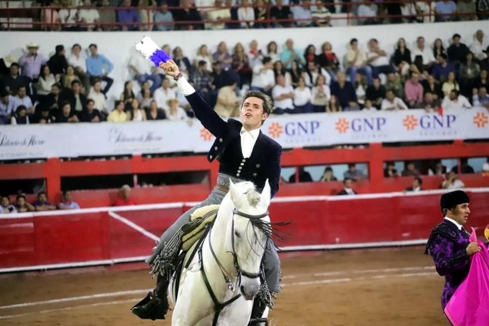 Arturo Gilio fue el triunfador de la corrida inaugural de la temporada 2025 en la Monumental Monterrey; Guillermo Hermoso de Mendoza cortó un apéndice y Diego San Román salió con las manos vacías.