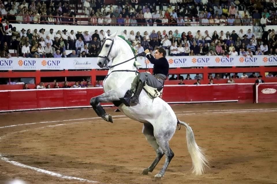 Arturo Gilio fue el triunfador de la corrida inaugural de la temporada 2025 en la Monumental Monterrey; Guillermo Hermoso de Mendoza cortó un apéndice y Diego San Román salió con las manos vacías.