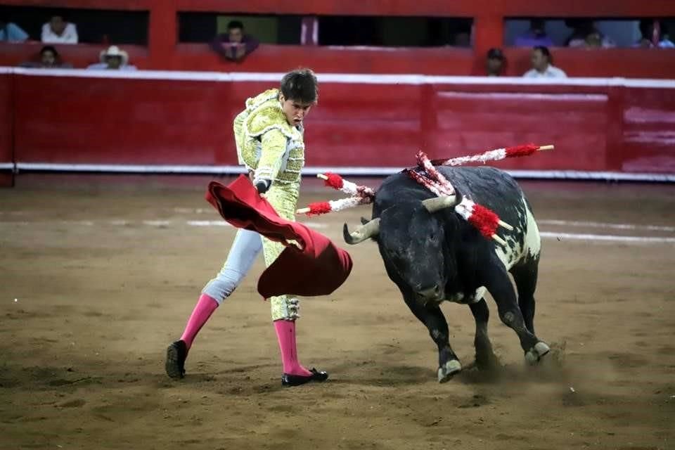 Arturo Gilio fue el triunfador de la corrida inaugural de la temporada 2025 en la Monumental Monterrey; Guillermo Hermoso de Mendoza cortó un apéndice y Diego San Román salió con las manos vacías.