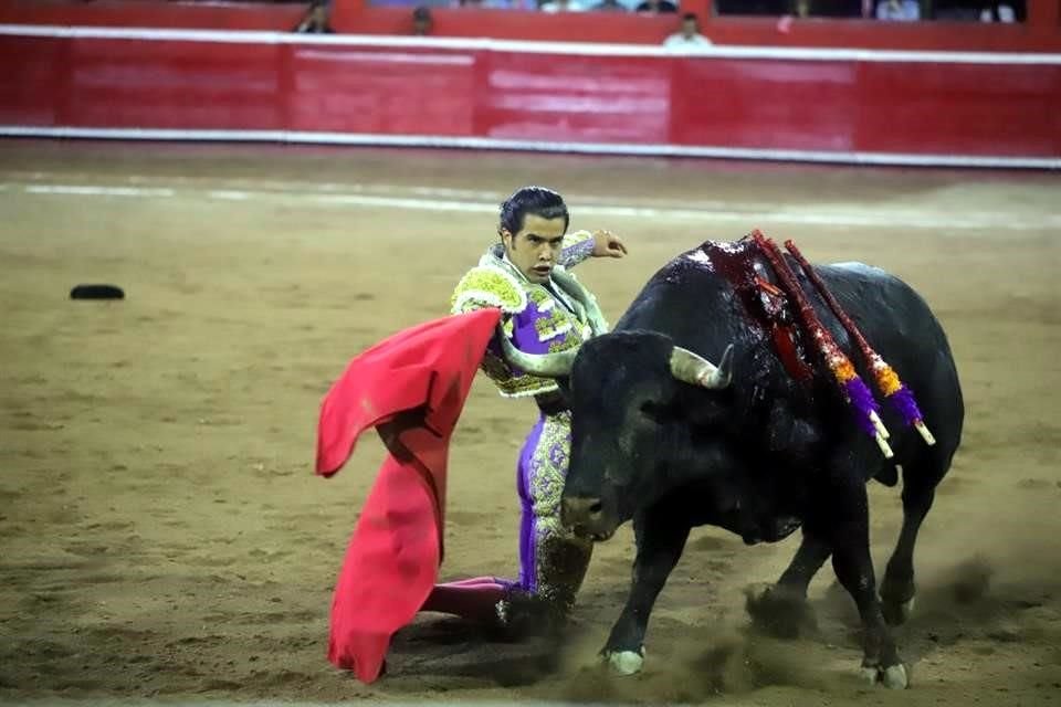 Arturo Gilio fue el triunfador de la corrida inaugural de la temporada 2025 en la Monumental Monterrey; Guillermo Hermoso de Mendoza cortó un apéndice y Diego San Román salió con las manos vacías.