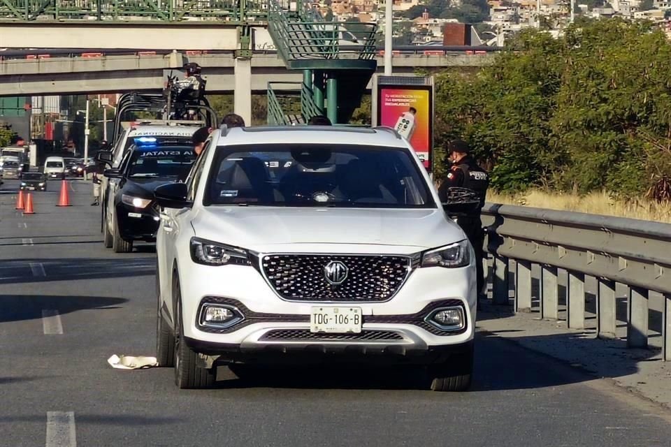 La camioneta terminó con impactos de bala en el parabrisas frontal.