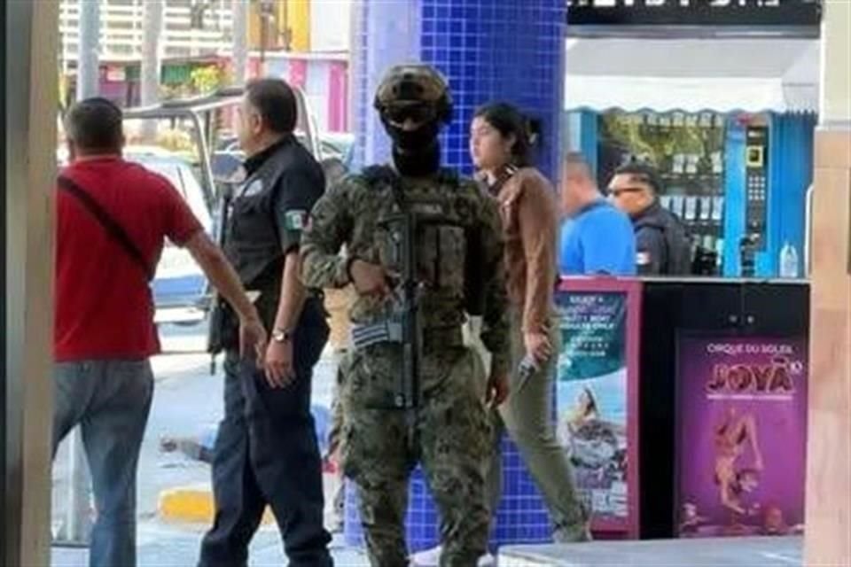 Una riña en la zona hotelera de Cancún, Quintana Roo, dejó un saldo de una persona muerta y siete detenidas.
