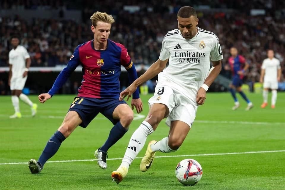 Barcelona le ganó la Supercopa de España y la Copa del Rey al Real Madrid esta temporada.