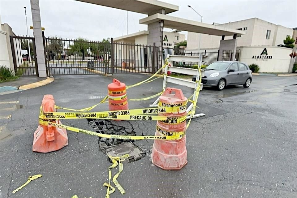 Rugi Caddesi'nde asfaltta oluşan hasar açıkça görülüyordu.