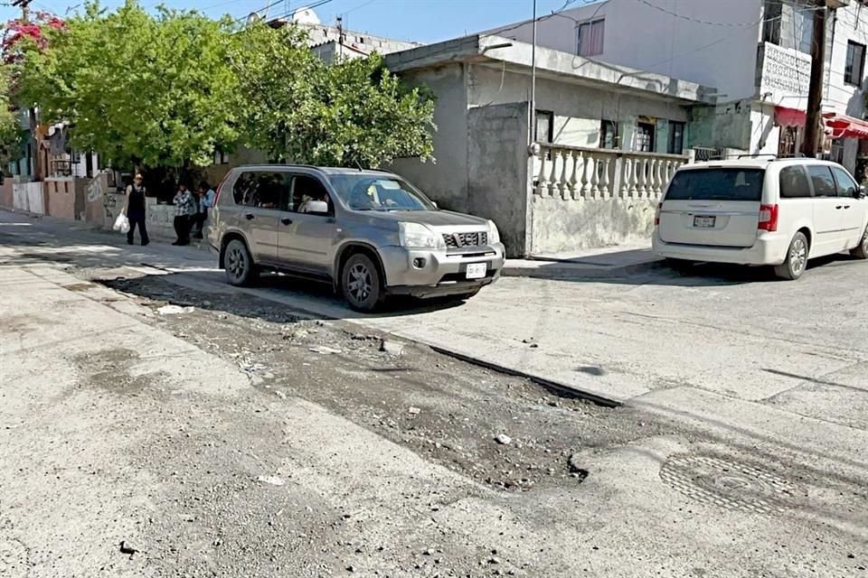 Atengo Caddesi'nde bir AyD projesi tamamlanmadan bırakıldı.