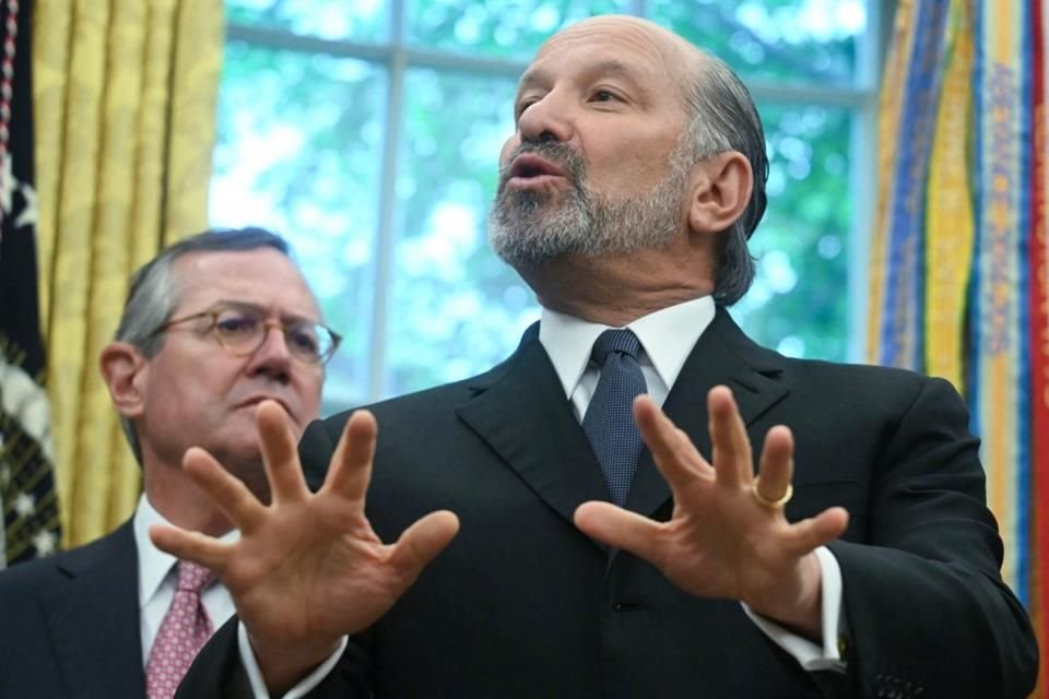 El Secretario de Comercio, Howard Lutnick, habla en la Oficina Oval en la Casa Blanca, el 8 de mayo.