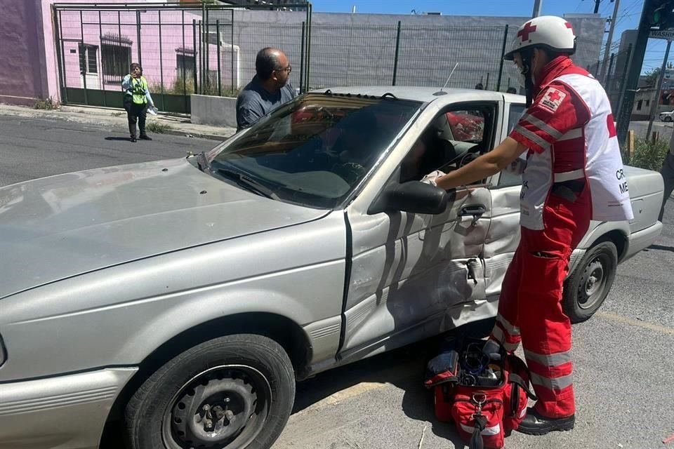 El percance fue registrado a las 10:36 horas, en el cruce de las calles Washington y Juan Álvarez.