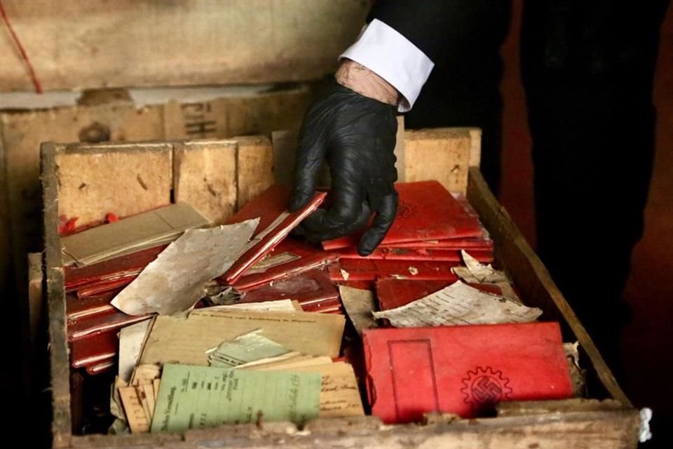 Cajas con material vinculado al nazismo que habrían ingresado a Argentina en 1941 en los archivos de la Corte Suprema de Justicia.