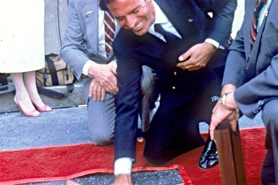 Tiene una estrella en el Paseo de la Fama de Hollywood.