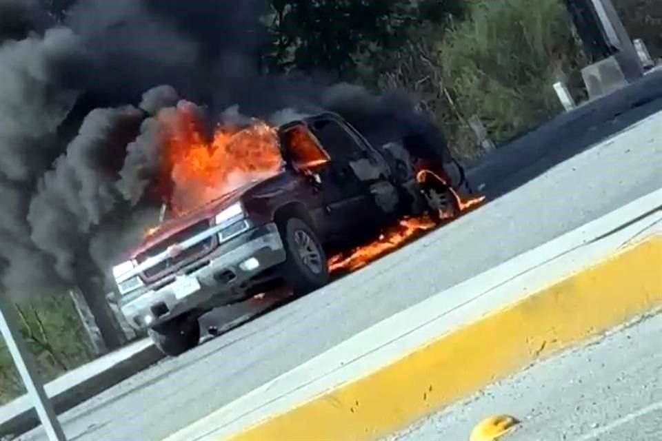 El siniestro se reportó cerca de las 9:00 horas, en la mencionada carretera y la Carretera a Salinas Victoria.