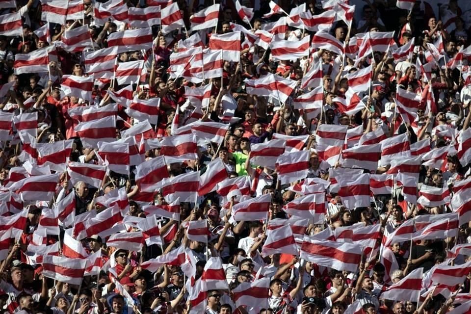El gobierno argentino entregó al de Estados Unidos una lista de 15 mil aficionados que no pueden igresar a sus estadios por comportamiento violento.