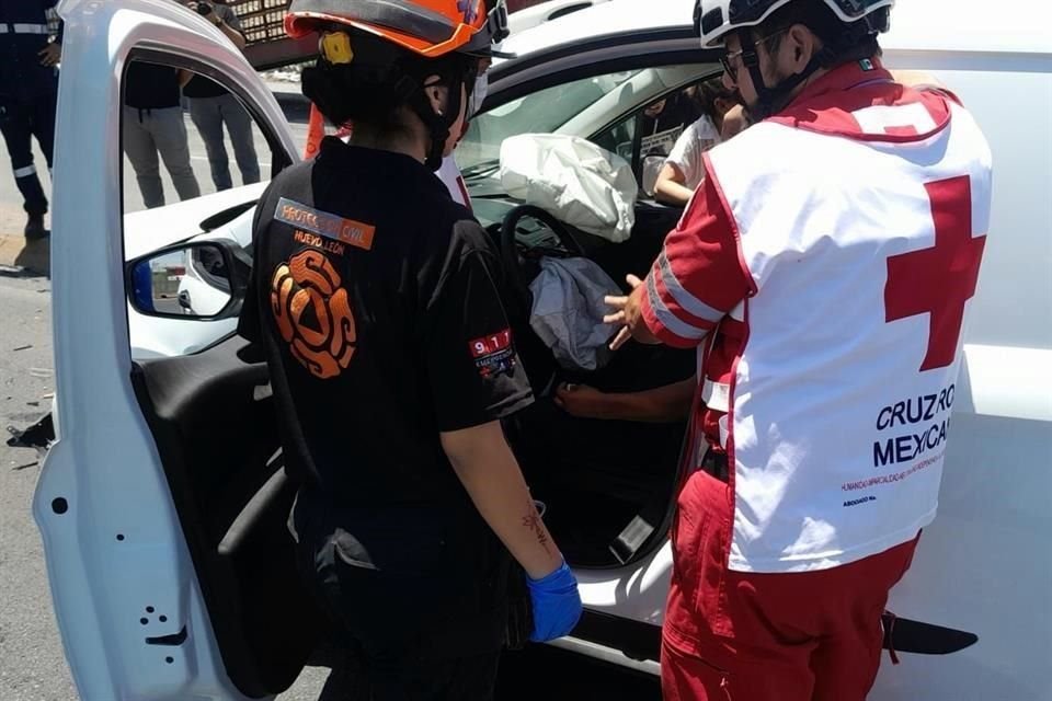El accidente fue a las 12:50 horas en la Carretera a Laredo y Jardines de la Primavera, en Apodaca.