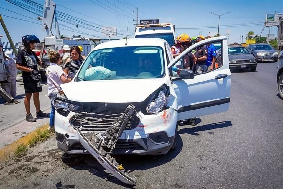 El accidente fue a las 12:50 horas en la Carretera a Laredo y Jardines de la Primavera, en Apodaca.