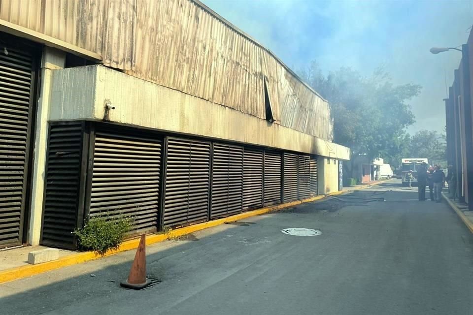 El siniestro fue reportado alrededor de las 14:40 horas en el inmueble ubicado en el cruce de Churubusco y Jesús M. Garza.