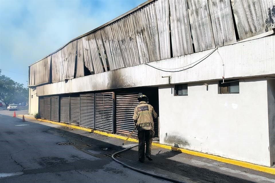 Por el incendio, se evacuó a 263 personas de manera preventiva.