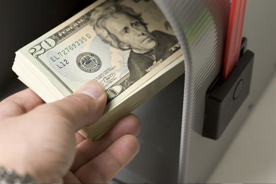 Cámara Baja de EU avaló el masivo plan fiscal y de gastos de Trump, incluido un impuesto de 3.5% a las remesas.