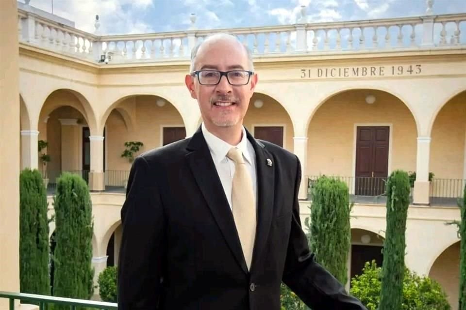 El Rector renunció para reducir la tensión política que se ha generado en el contexto de la elección de su sucesora.