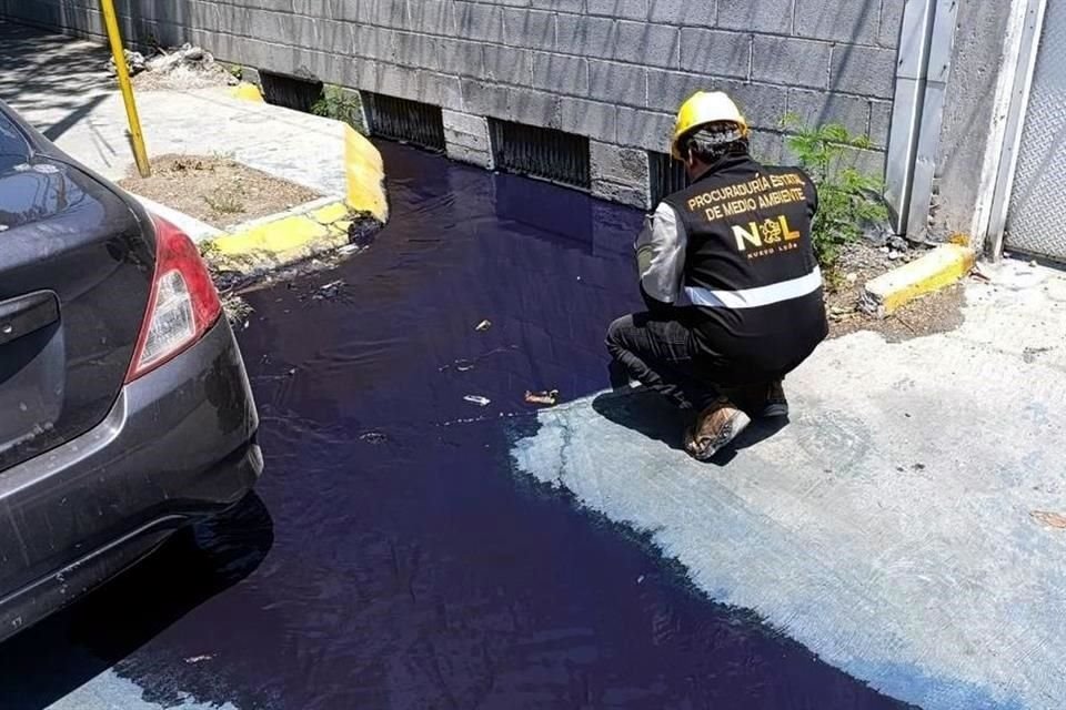 El 12 de mayo, un pigmento azul se derramó en el Arroyo Topo Chico, provocando la suspensión de la empresa Pyosa.