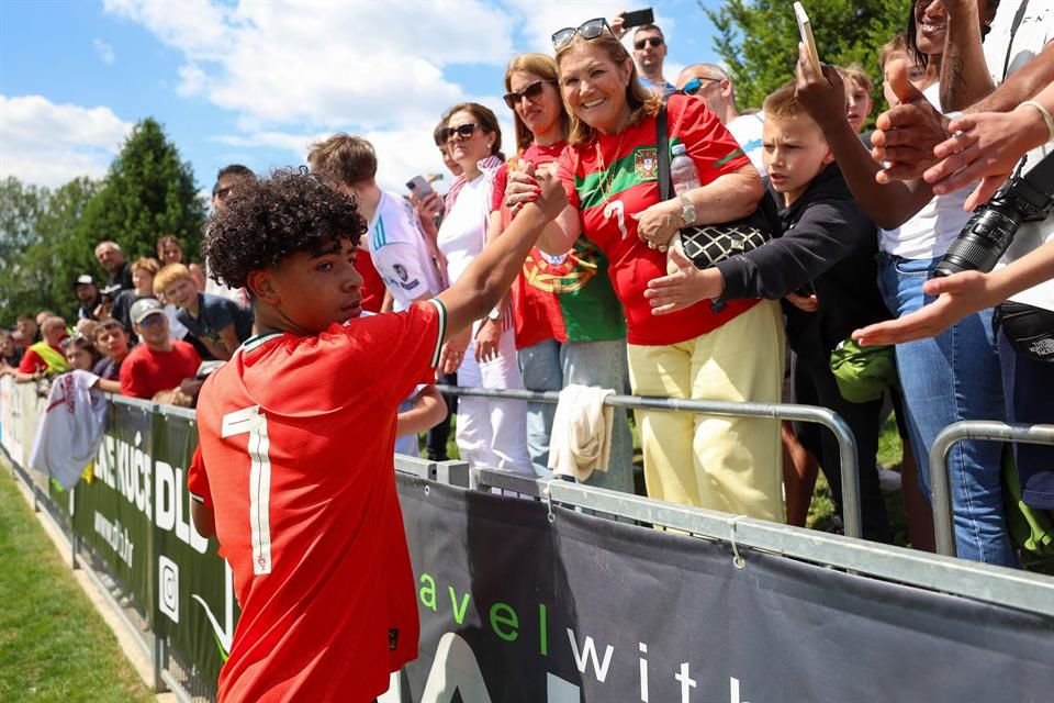 Con el número 7 en la espalda, como su padre, debutó Cristiano Ronaldo Jr. con la Selección de Portugal, en la categoría Sub 15.