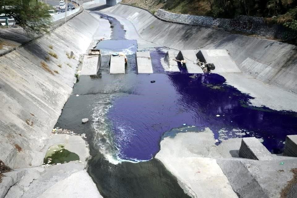 El Estado no precisó qué tipo de material se derramó y llegó hasta el Arroyo Topo Chico, en San Nicolás. 