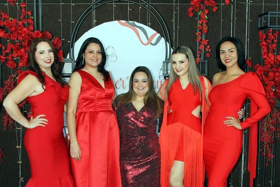Norma Ríos, Érika de León, Carmen Salazar, Diana González y Mercedes Flores