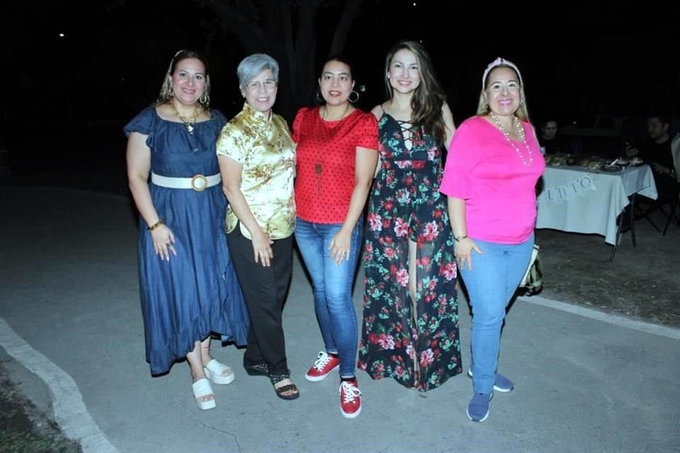 Anett Galván, Karla Rivas, Ofelia Tovar de Garza, Mirthala Galván y Mirthala Villarreal