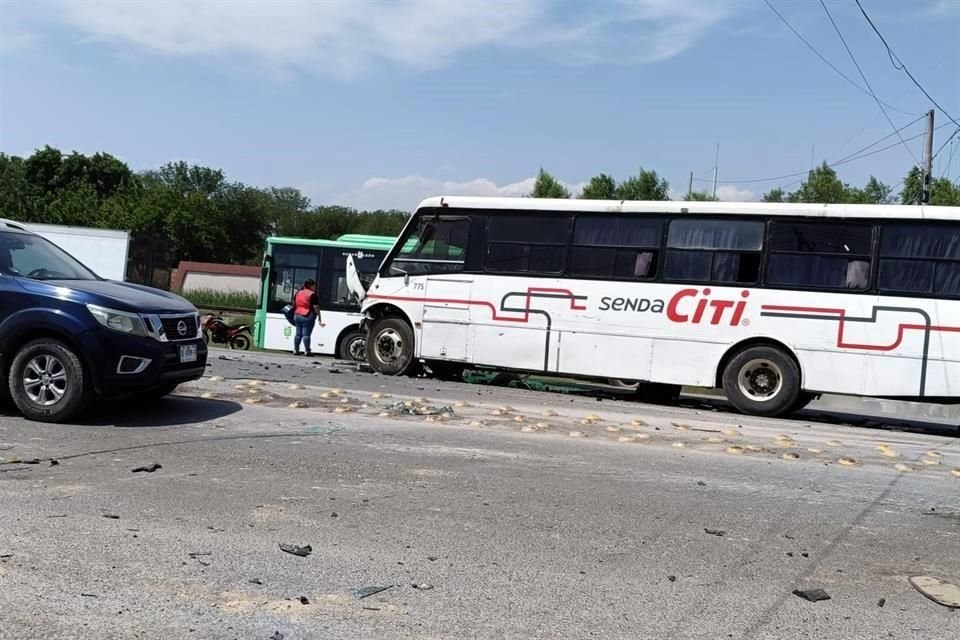 El chofer del camión de Transporte Senda Citi resultó lesionado, pero no de gravedad.