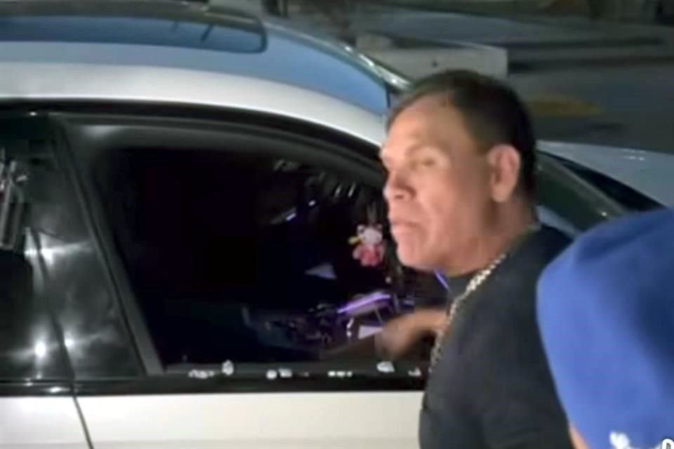 El luchador dio a conocer el robo en su cuenta de Facebook alrededor de 20:30 horas.