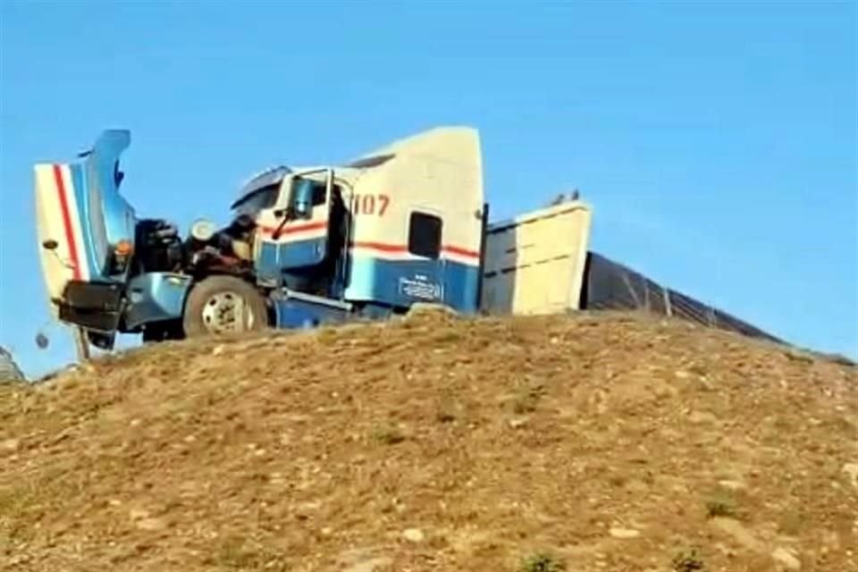 El accidente fue reportado a las 6:15 horas en el kilómetro 54 de la Carretera libre con dirección a Monterrey.