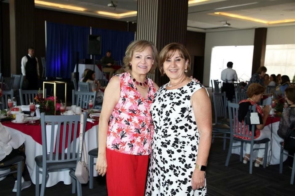 Coco Garza de Almaguer y Bertha Guajardo de Garza