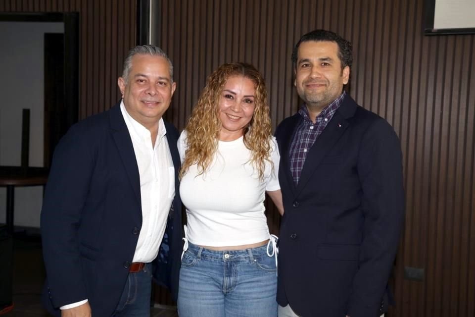 Pedro González, Mónica González y Fernando Zúñiga
